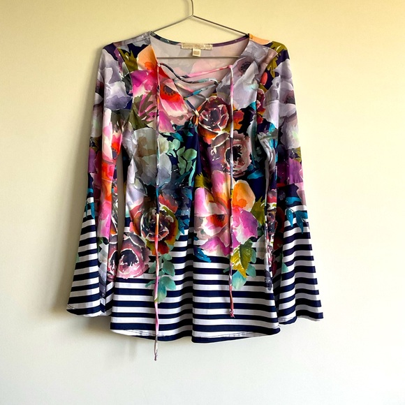 💚5/$25💚Boston Proper Flower Abstract Long Sleeve Bell Sleeve XS Spandex Material - Picture 1 of 5